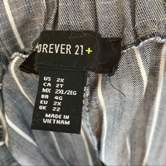 Forever21 plus size navy white striped shorts 2X - Picture 3 of 6